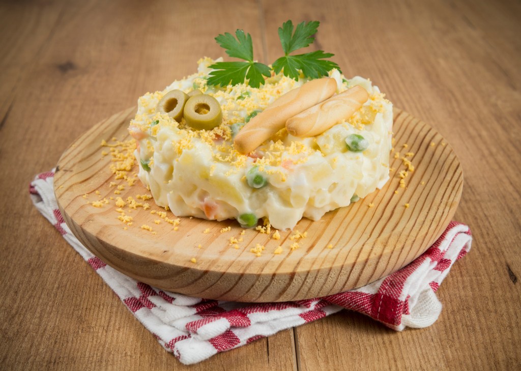 Conservación de la ensaladilla rusa: una nutricionista explica si se guarda en la nevera o en el congelador
