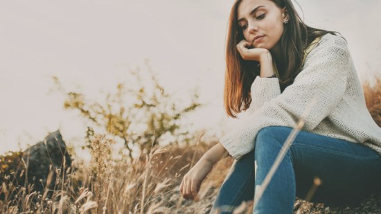 mujer pensativa