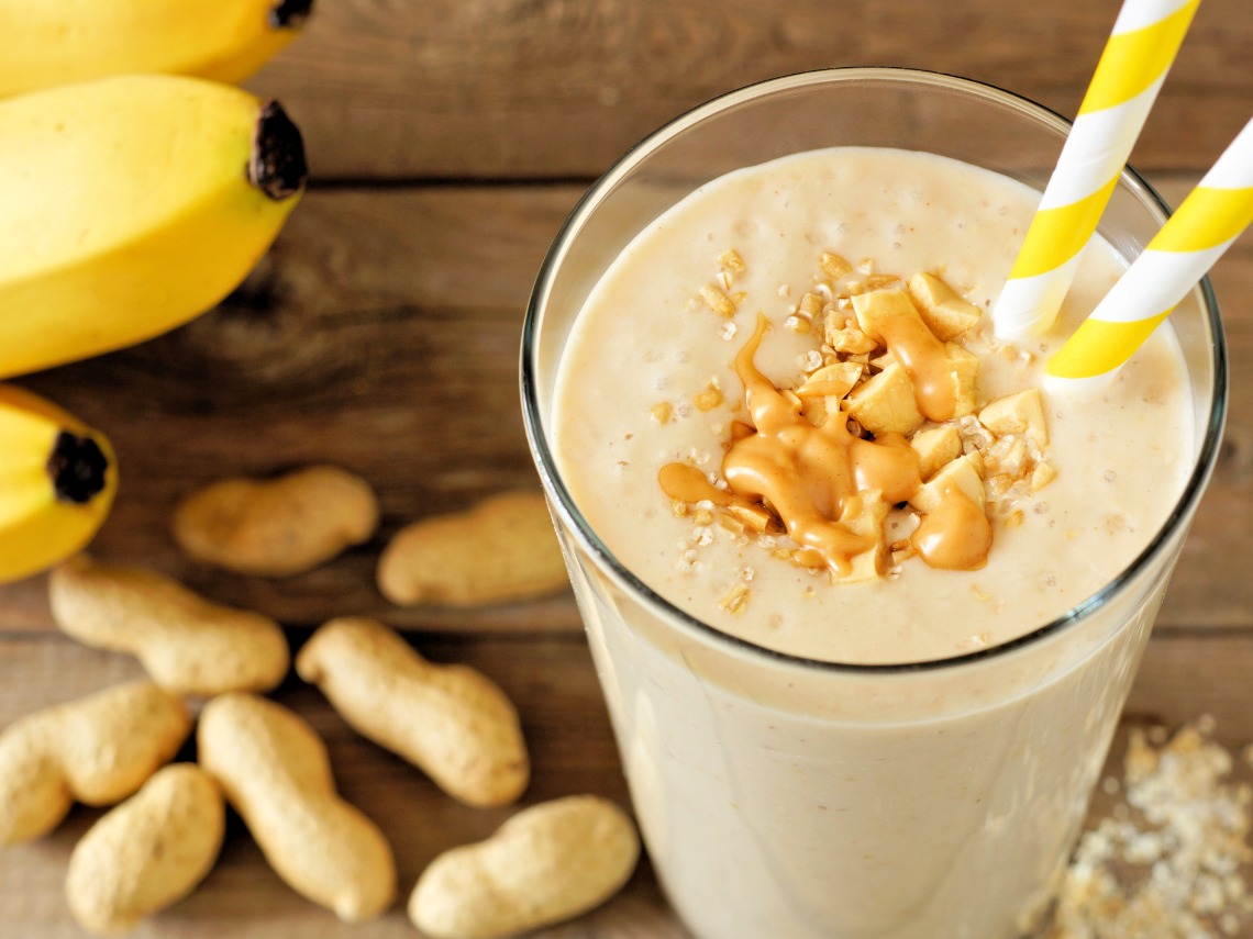 batido de platano pajitas amarillas