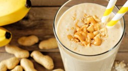 batido de platano pajitas amarillas