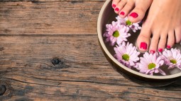 ¿Cómo hacer una pedicura en casa?