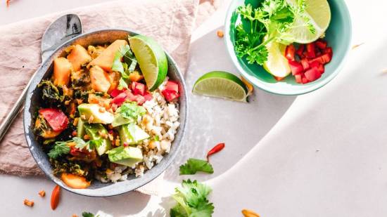 Por qué los nutricionistas recomiendan consumir poké  bowls