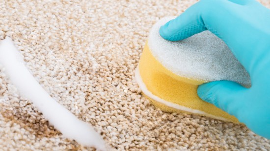 Trucos para quitar las manchas de vómito