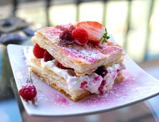 Milhojas de fresas y frambuesas