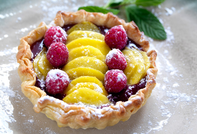 Tartaleta de mango y frambuesas