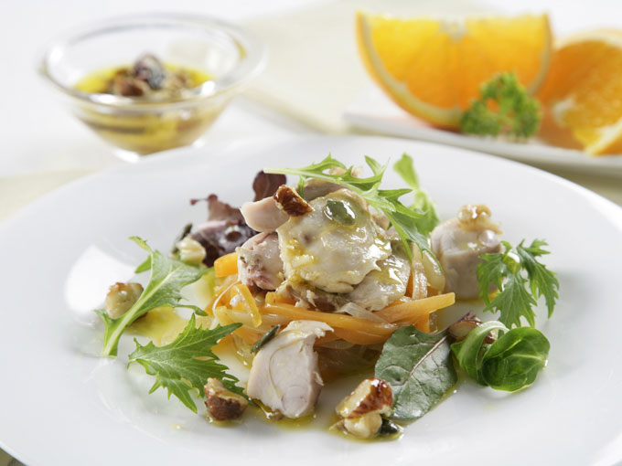 plato de ensalada de conejo