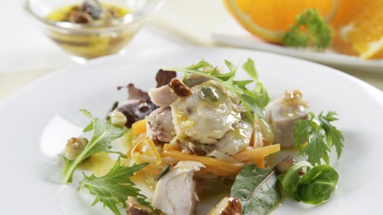 plato de ensalada de conejo