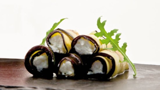 Rollitos de berenjena con queso de cabra