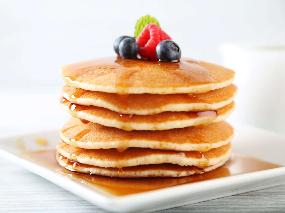 Tortitas americanas con sirope de arce
