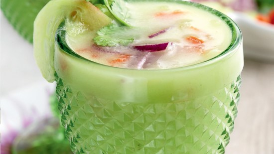 Sopa de pepino con gambas marinadas