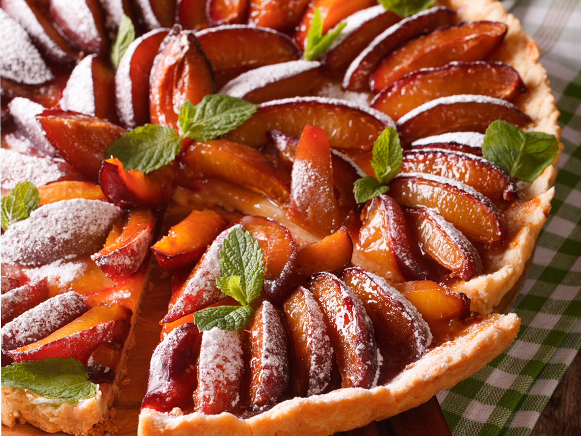 Tarta de ciruelas rojas