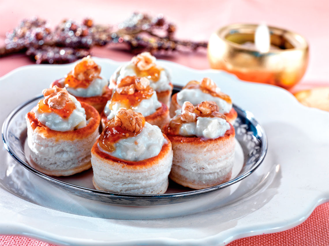 Minivolovanes de roquefort con confitura de higos