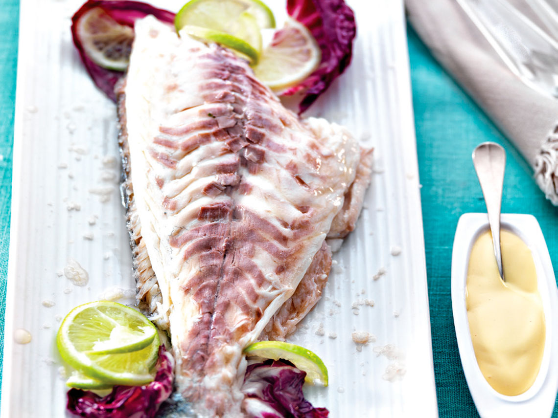 Dorada a la sal con salsa holandesa