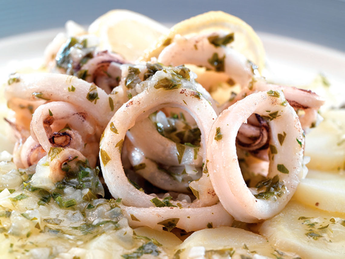 Salteado de calamares en salsa verde