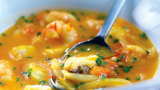 Sopa de congrio con gambones