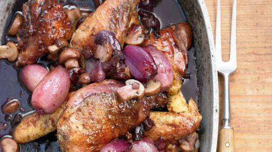 Pollo al vino tinto