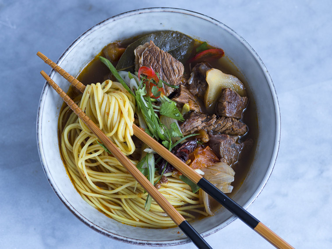 Noodles con ternera y verduras . Receta paso a paso
