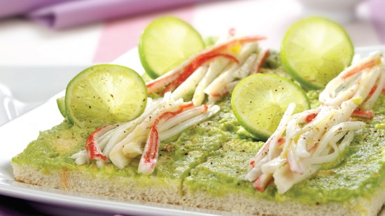 Canapés de aguacate y ‘surimi’