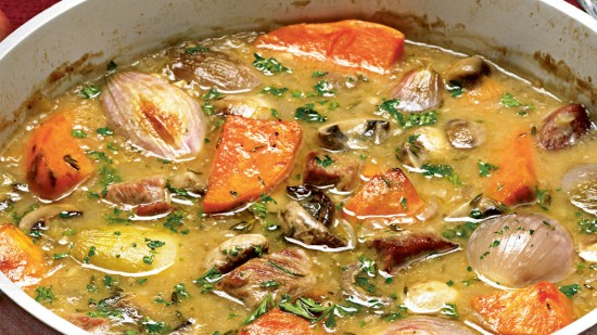 Ciervo a la cazuela con setas y verduras