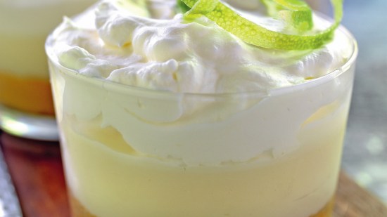 Vasitos de coco y crema de lima