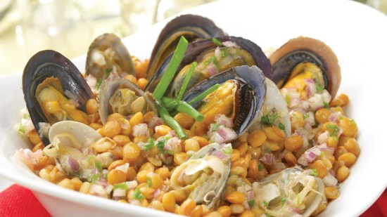 Revuelto de lentejas y frutos del mar