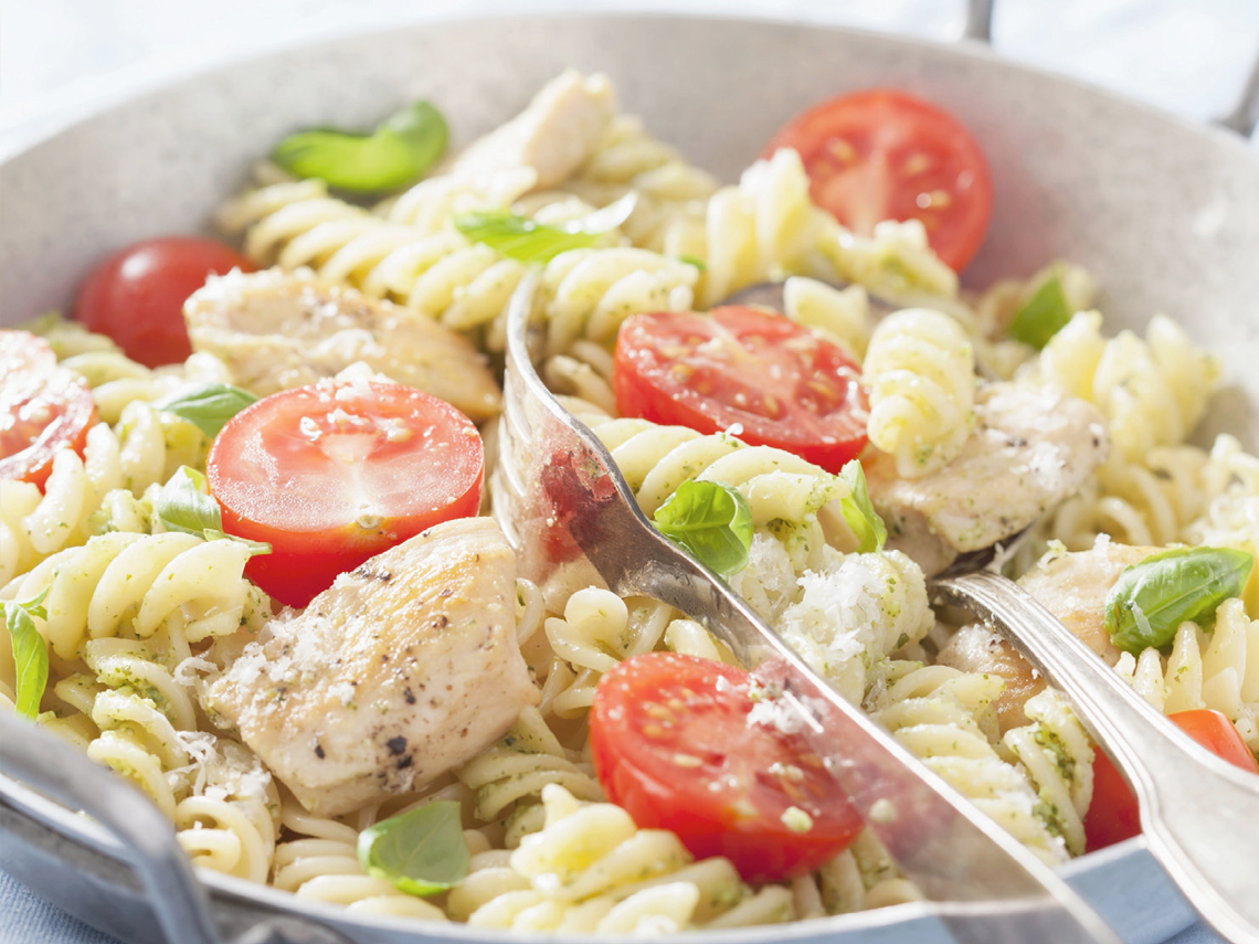 Fusilli al pesto con pollo