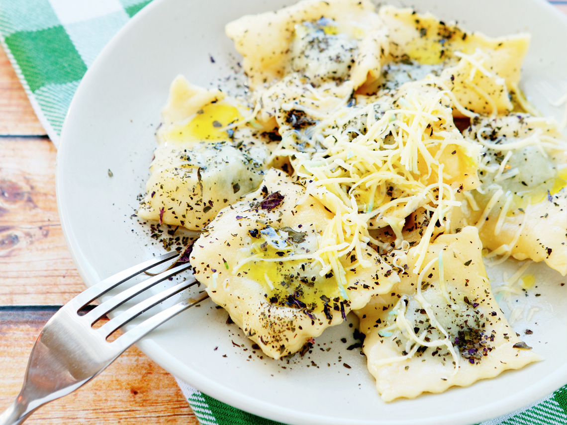 Raviolis de ricota y espinacas con aceite especiado