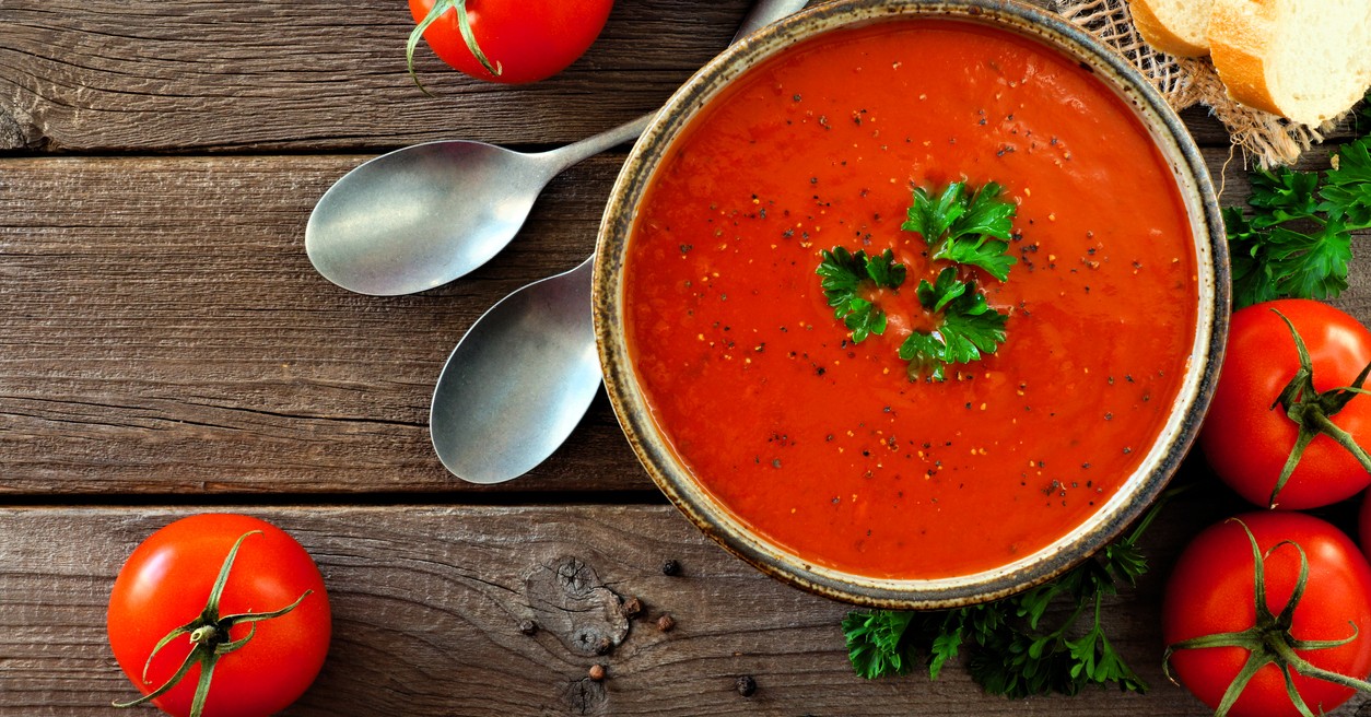 Sopa de tomate y berenjena asada