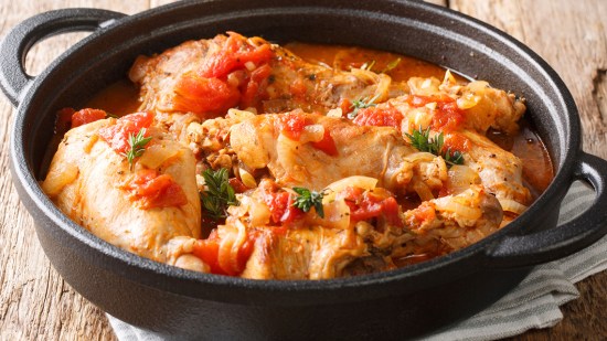 Conejo con tomate