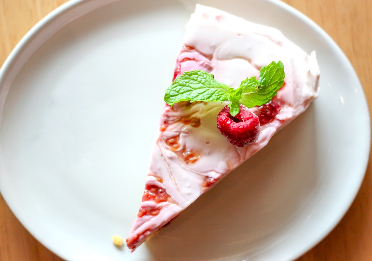 Tarta helada de queso con fresas