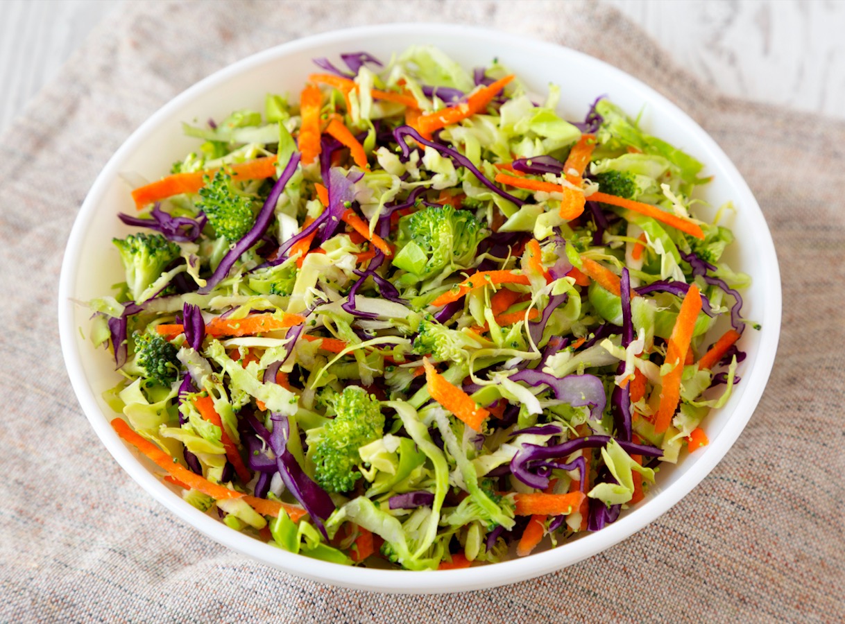 Ensalada de col con brócoli
