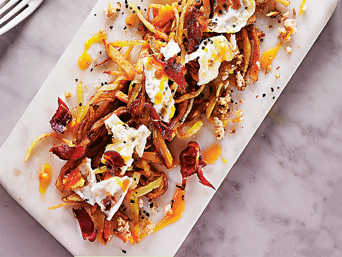 Huevos rotos con jamón ibérico y trufa