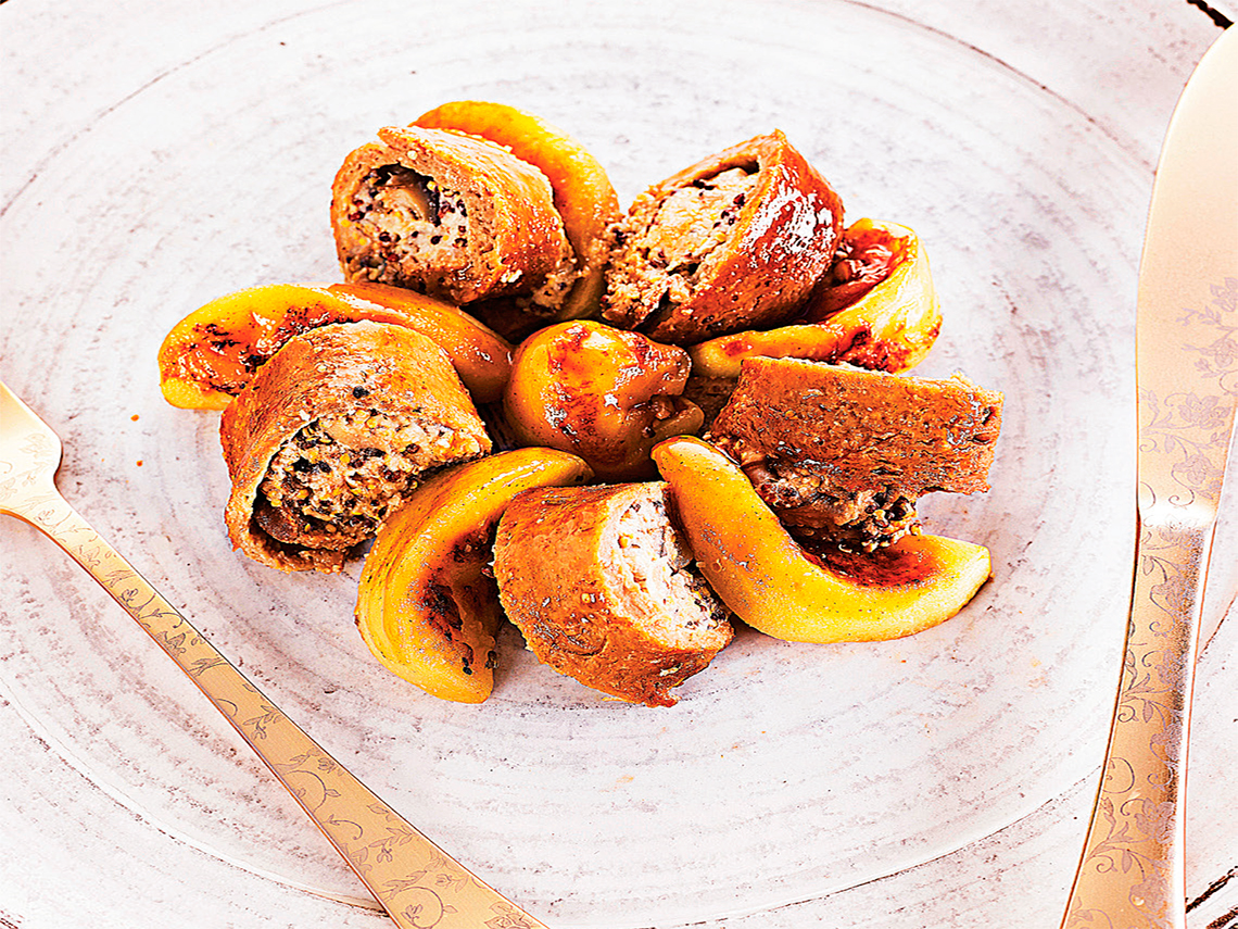 Rollos de seitán rellenos de setas y almendras
