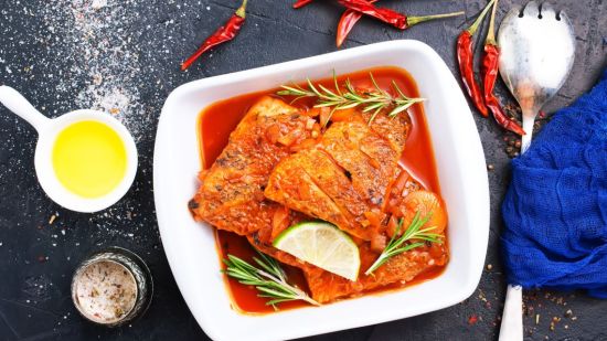 Merluza de pintxo del Cantábrico rellena de setas y gambas a la americana