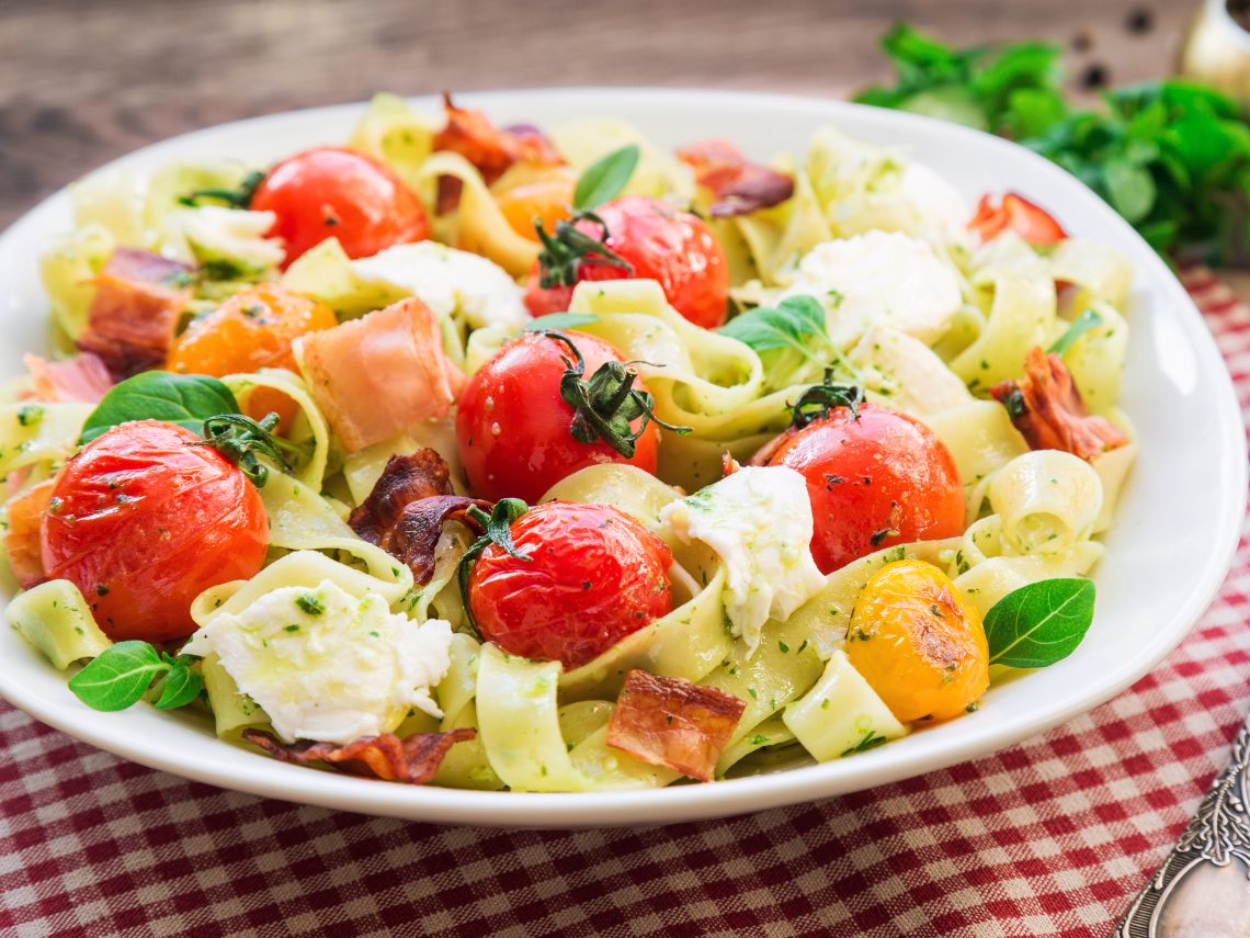 Fettuccine al pesto rojo