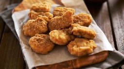 ¿Sabes qué llevan en realidad los nuggets de pollo?