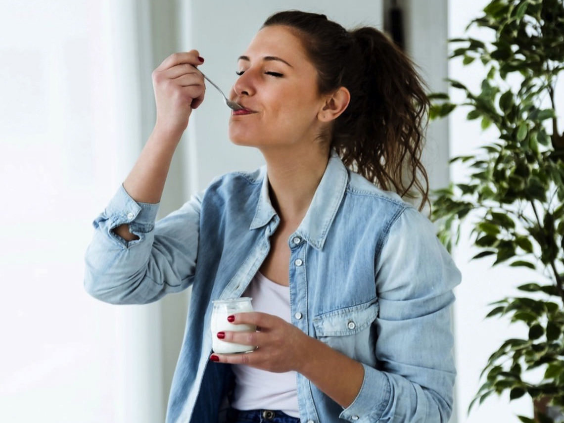Los maravillosos beneficios del yogur para la flora intestinal y vaginal