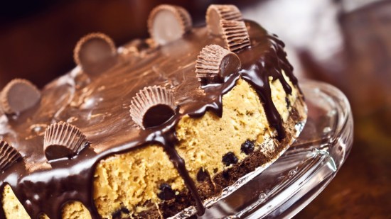 tarta de chocolate y mantequilla de cacahuete redonda