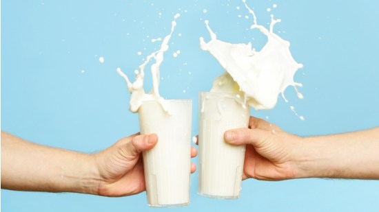 brindando con leche