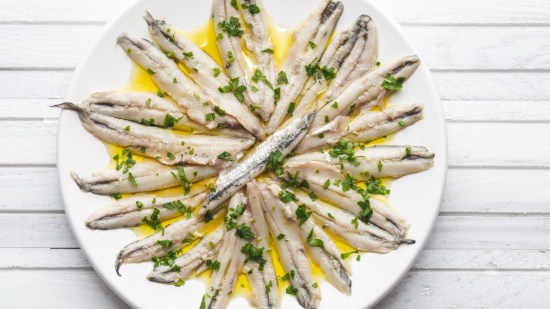 ¿Son más saludables las anchoas o los boquerones?