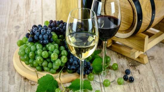 ¿Es mejor el vino blanco o el tinto?