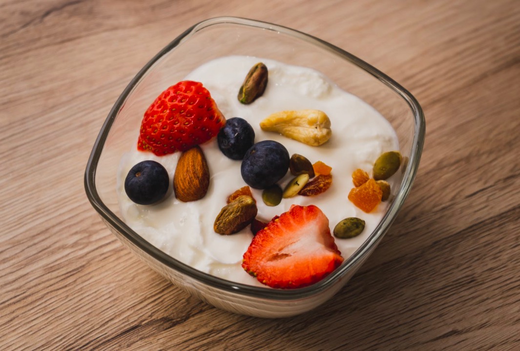 Yogur natural vs yogur griego, ¿cuál es mejor?