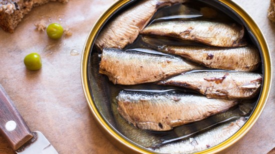 ¿Son saludables las sardinas en lata?