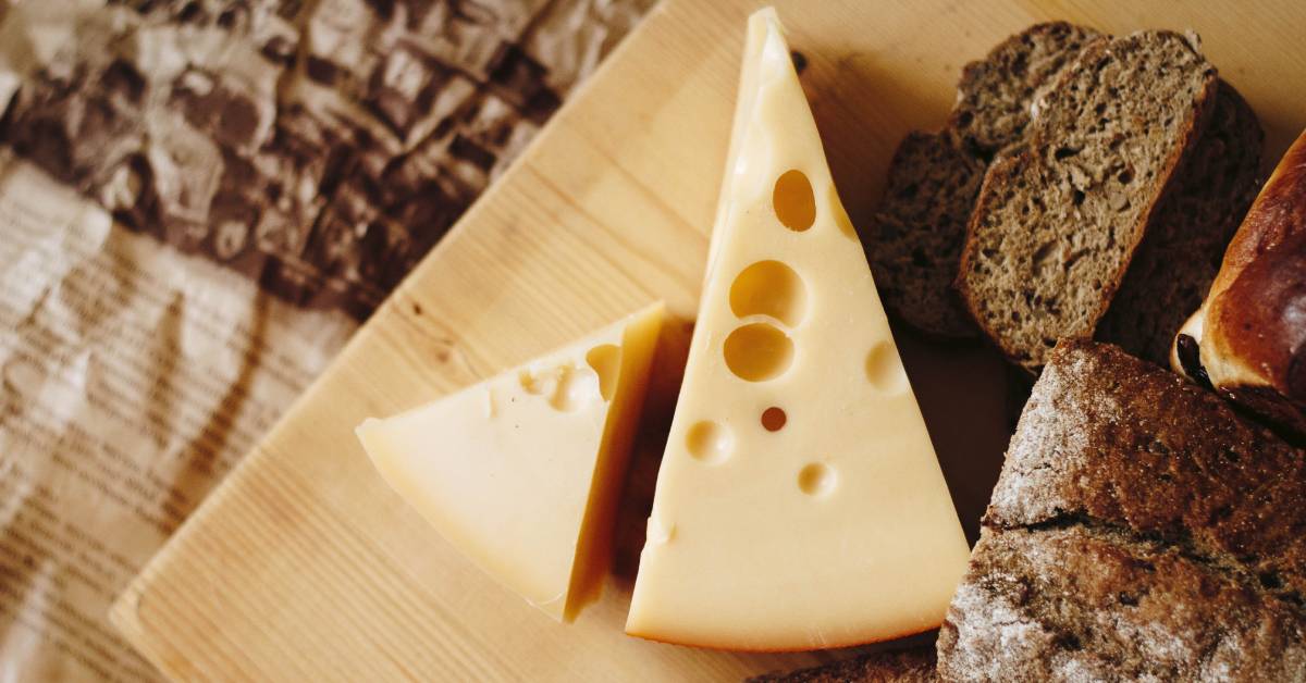 Cómo saber si puedes comer la corteza de un queso
