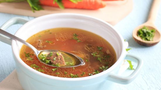 Un buen caldo casero para templar el cuerpo en estos fríos días