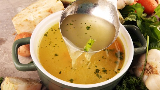 Cómo aprovechar el agua de cocer las verduras