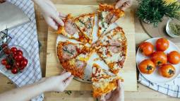 Cómo hacer una pizza rica si no tienes horno