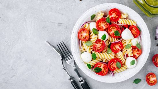 Ensaladas de pasta ideales para llevártelas a la playa