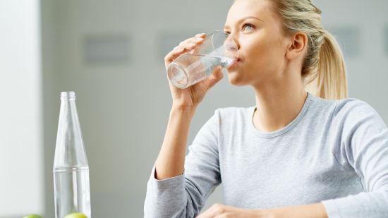 Bebiendo agua