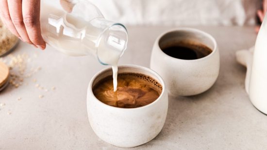 Sirviendo café
